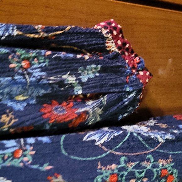 Kori Detailed Floral Dress....great double tie in the front - Picture 8 of 8